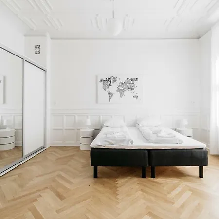 200 M2 Apartment Close To Tivoli And The Harbourfront