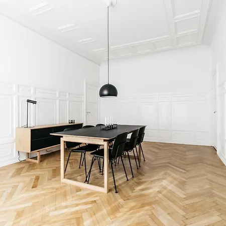 200 M2 Apartment Close To Tivoli And The Harbourfront *