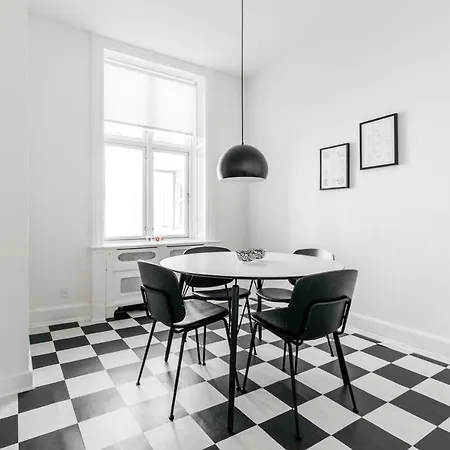 200 M2 Apartment Close To Tivoli And The Harbourfront